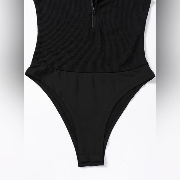 Black Sleeveless Zip-Up Top - Picture 13 of 16